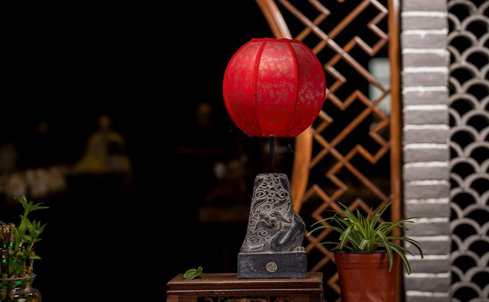 設(shè)計感十足的青龍臺燈，讓你的居室充滿藝術(shù)范